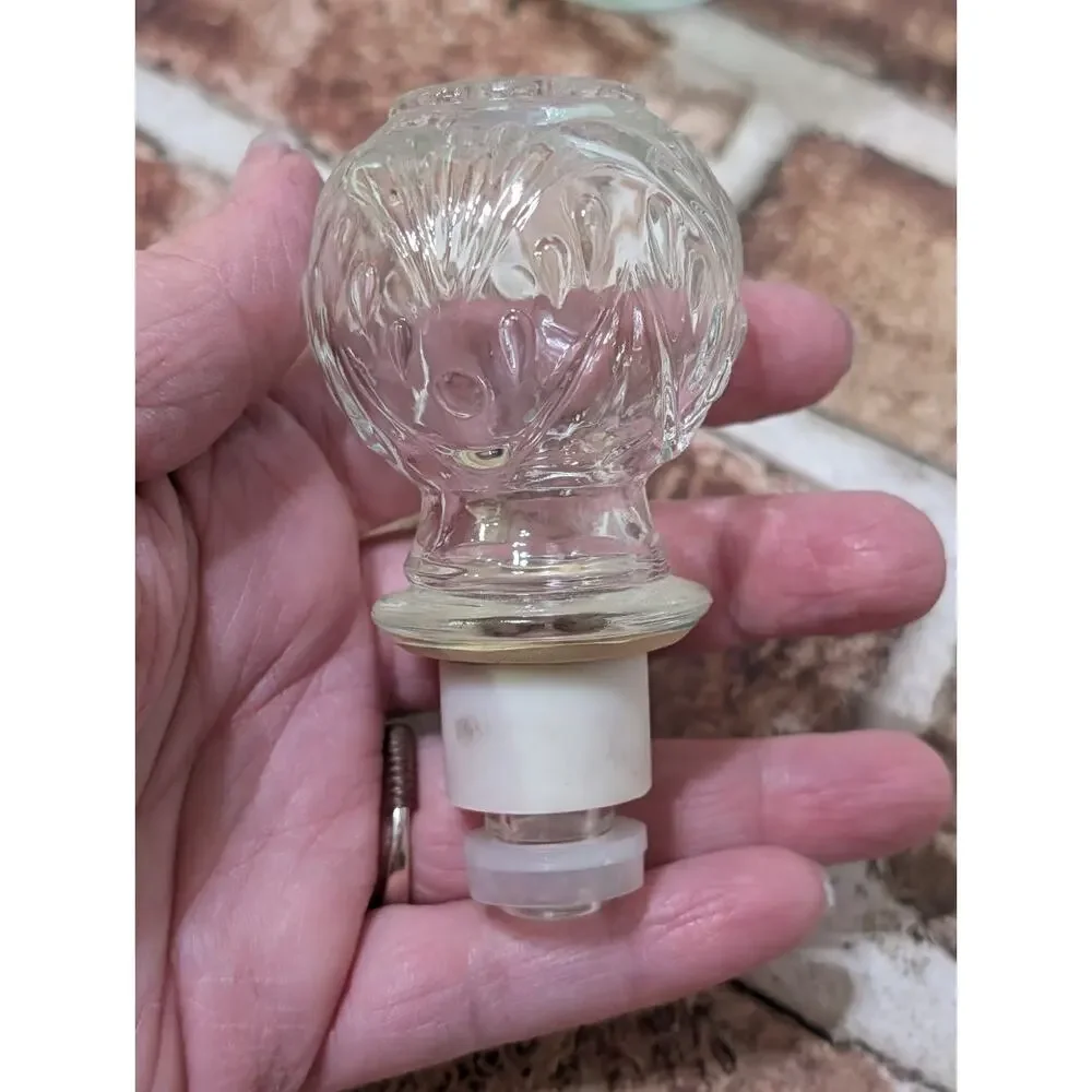 Vintage Mogen David Clear Glass Wine Decanter with Stopper Starburst Pattern 12